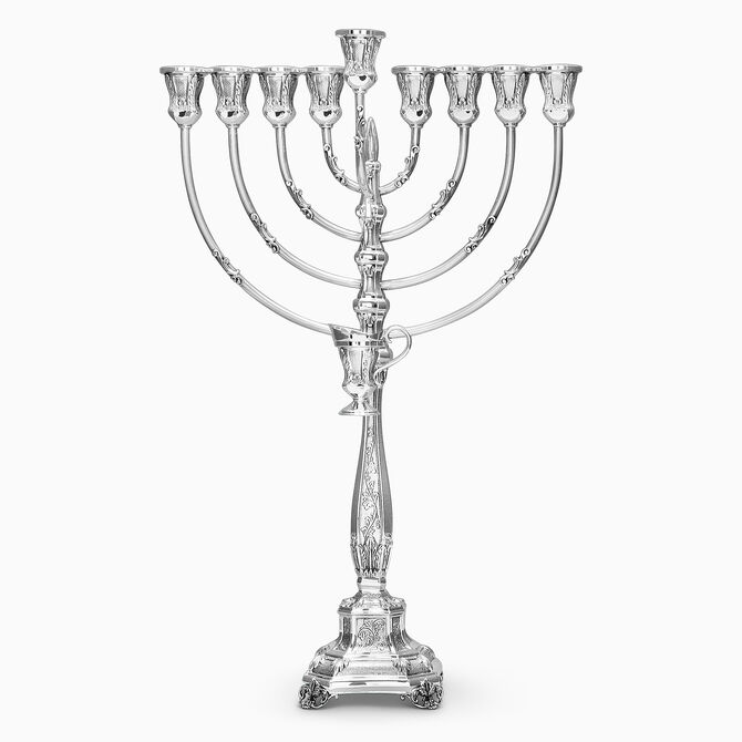 חנוכיה באקיו מקושטת