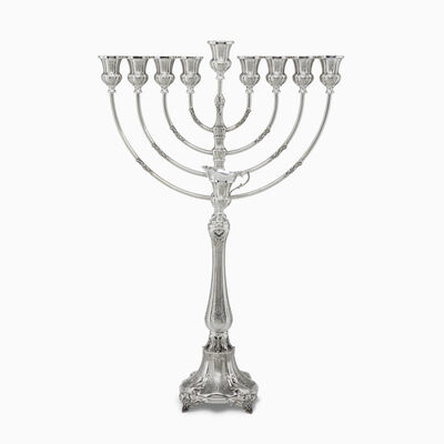 חנוכיה בלואי מקושטת 