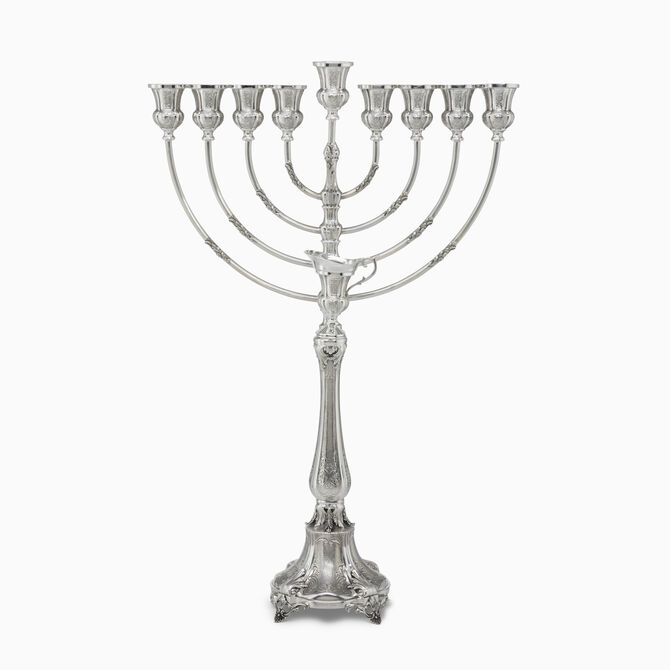 חנוכיה בלואי מקושטת 