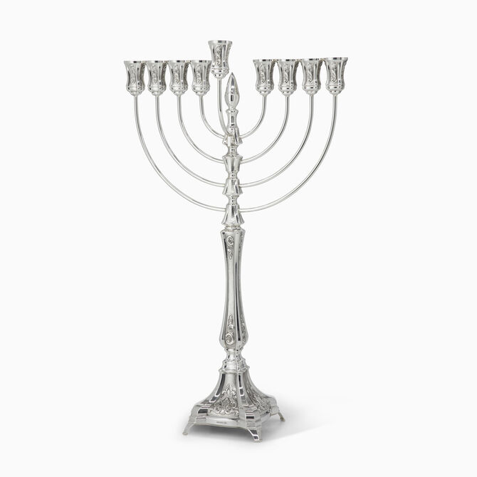 חנוכיה מתתיהו מקושטת בינונית 