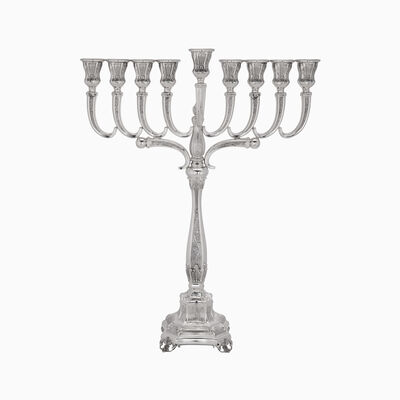 חנוכיה באקיו זרועות מקושטת 