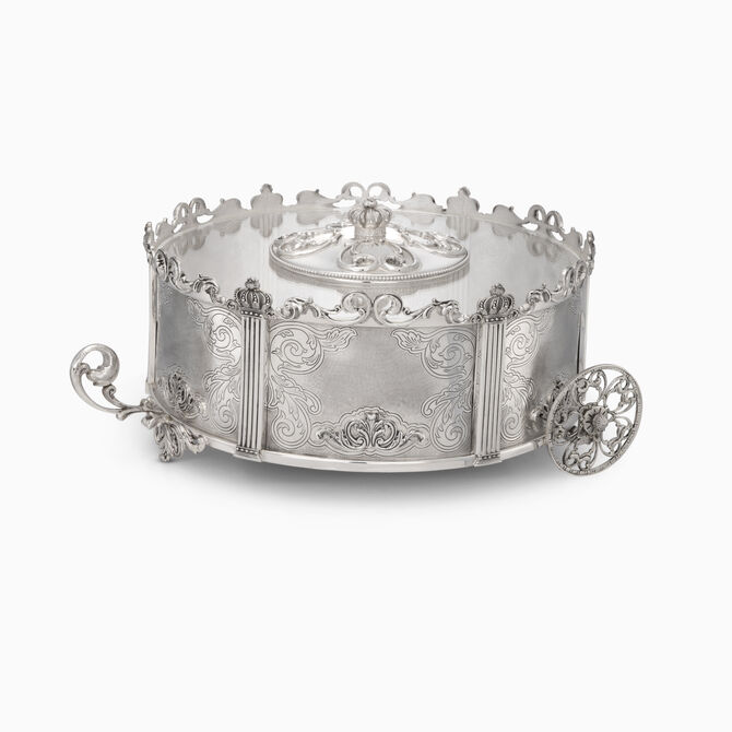 קופסא למצה שמורה כתרים עם גלגלים 