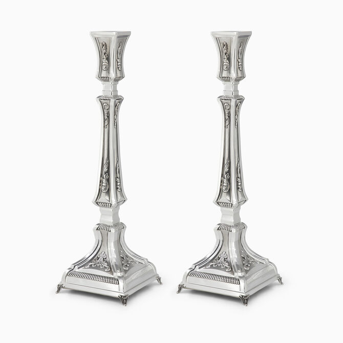 זוג פמוטים לגון מקושט גדול 