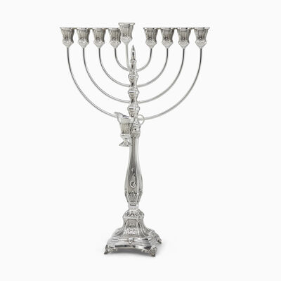 חנוכיה ריאל מקושטת בינונית 