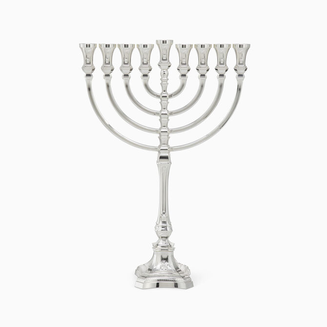 חנוכיה בזל מצופה כסף 